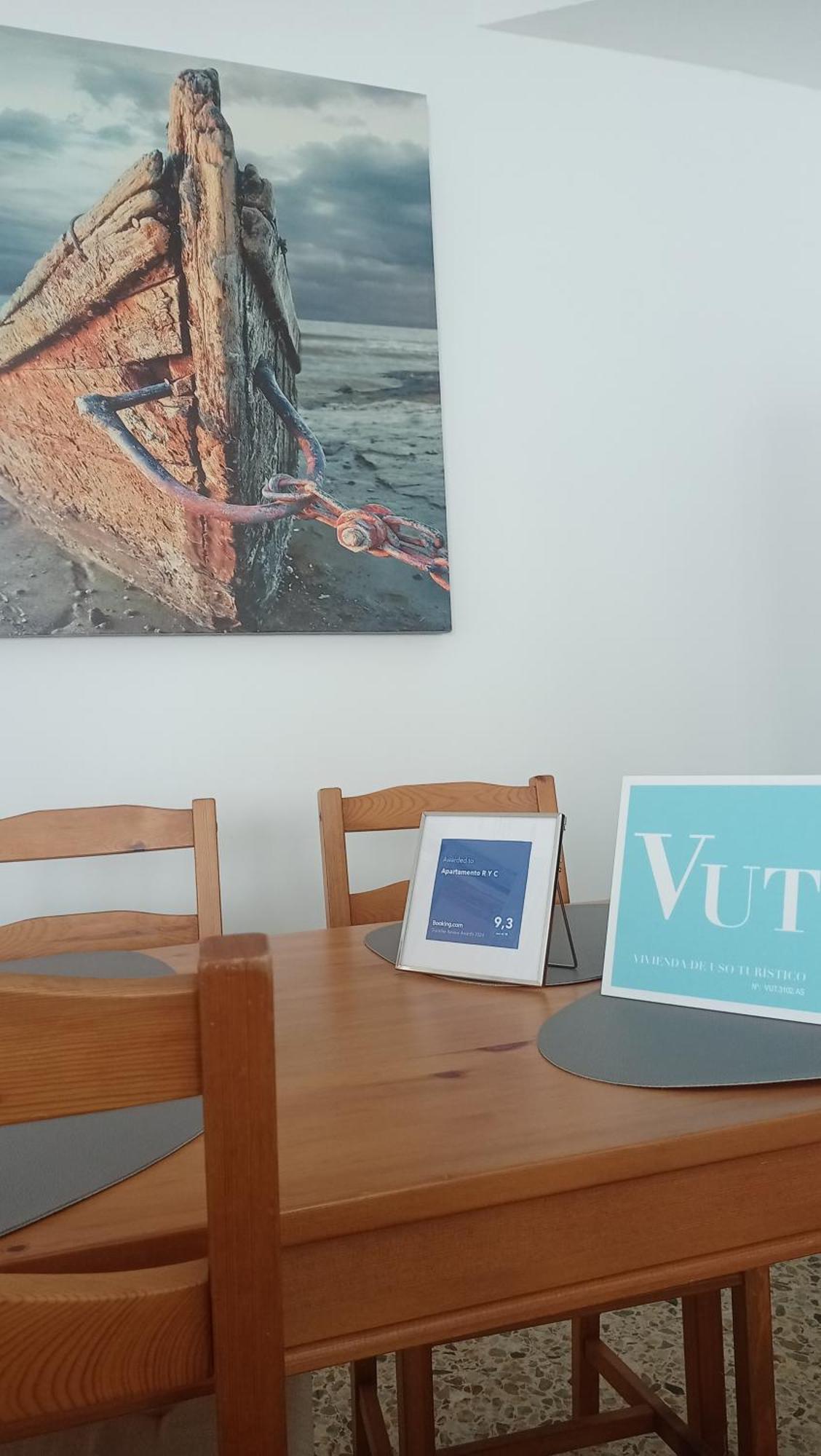 Apartamento R Y C Avilés Exteriör bild
